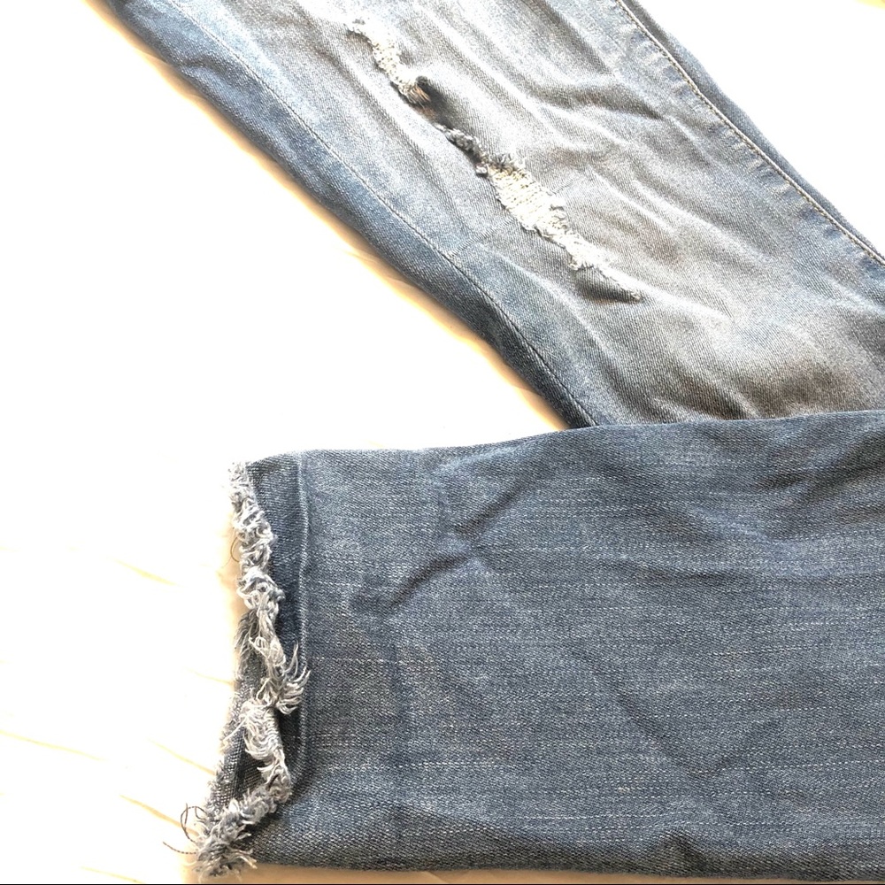 💙3/$25 Universal Thread Distressed Light Wash Skinny Jean - Picture 6 of 10